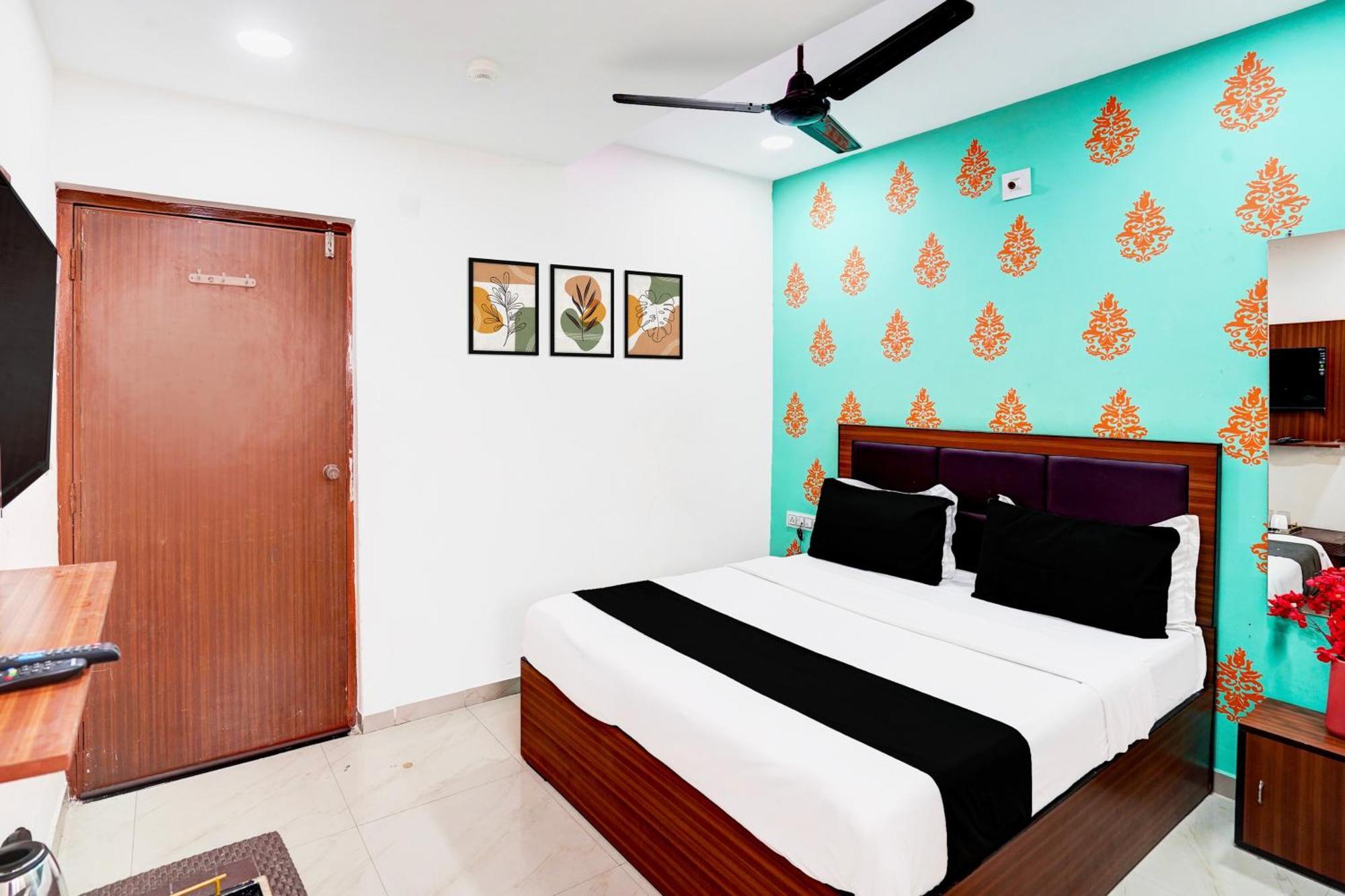 Super Hotel O Geeta Mandir Formerly Hotel Green Park Ahmedabad Bagian luar foto