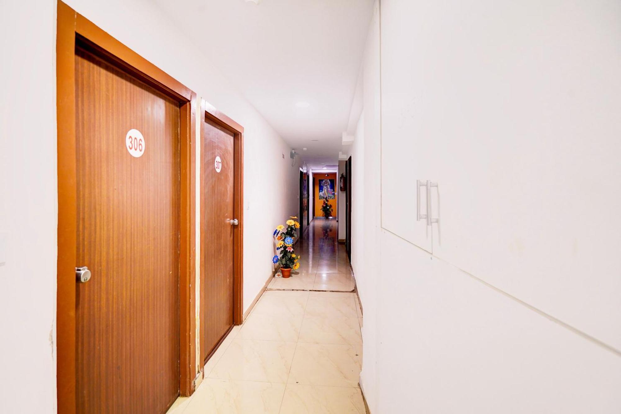 Super Hotel O Geeta Mandir Formerly Hotel Green Park Ahmedabad Bagian luar foto