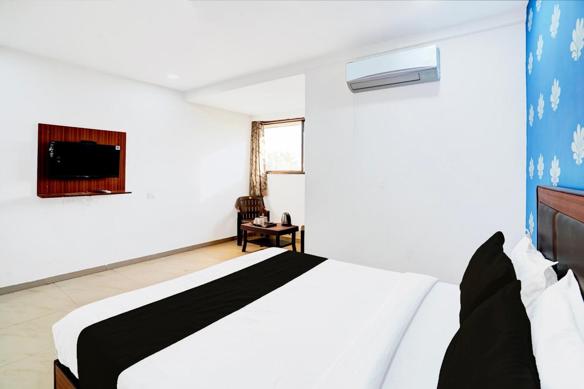 Super Hotel O Geeta Mandir Formerly Hotel Green Park Ahmedabad Bagian luar foto